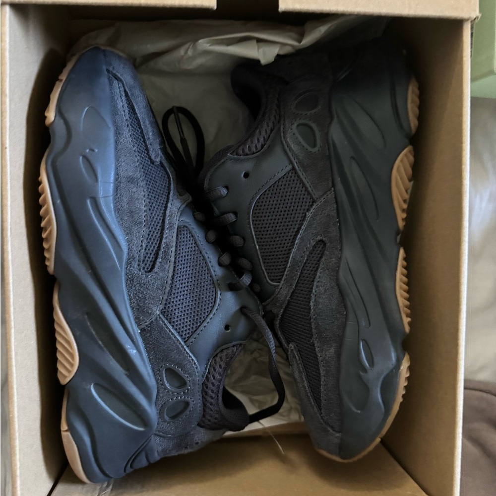 Adidas Yeezy boost 700